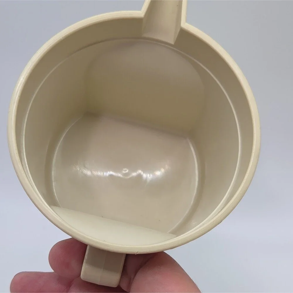 Tupperware 1414-1 Creamer With Button Seal Lid Harvest Gold Almond